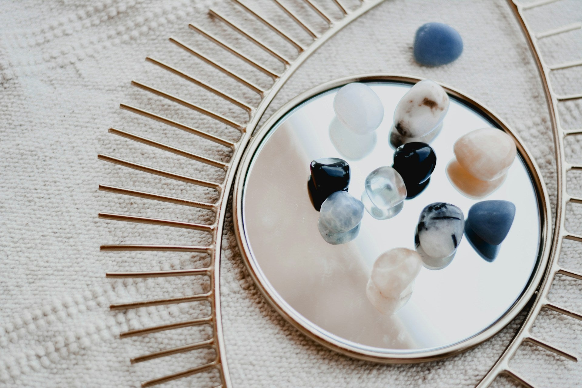 Crystal Morning Ritual: Starting Your Day with Positive Energy and Emotional Strength
