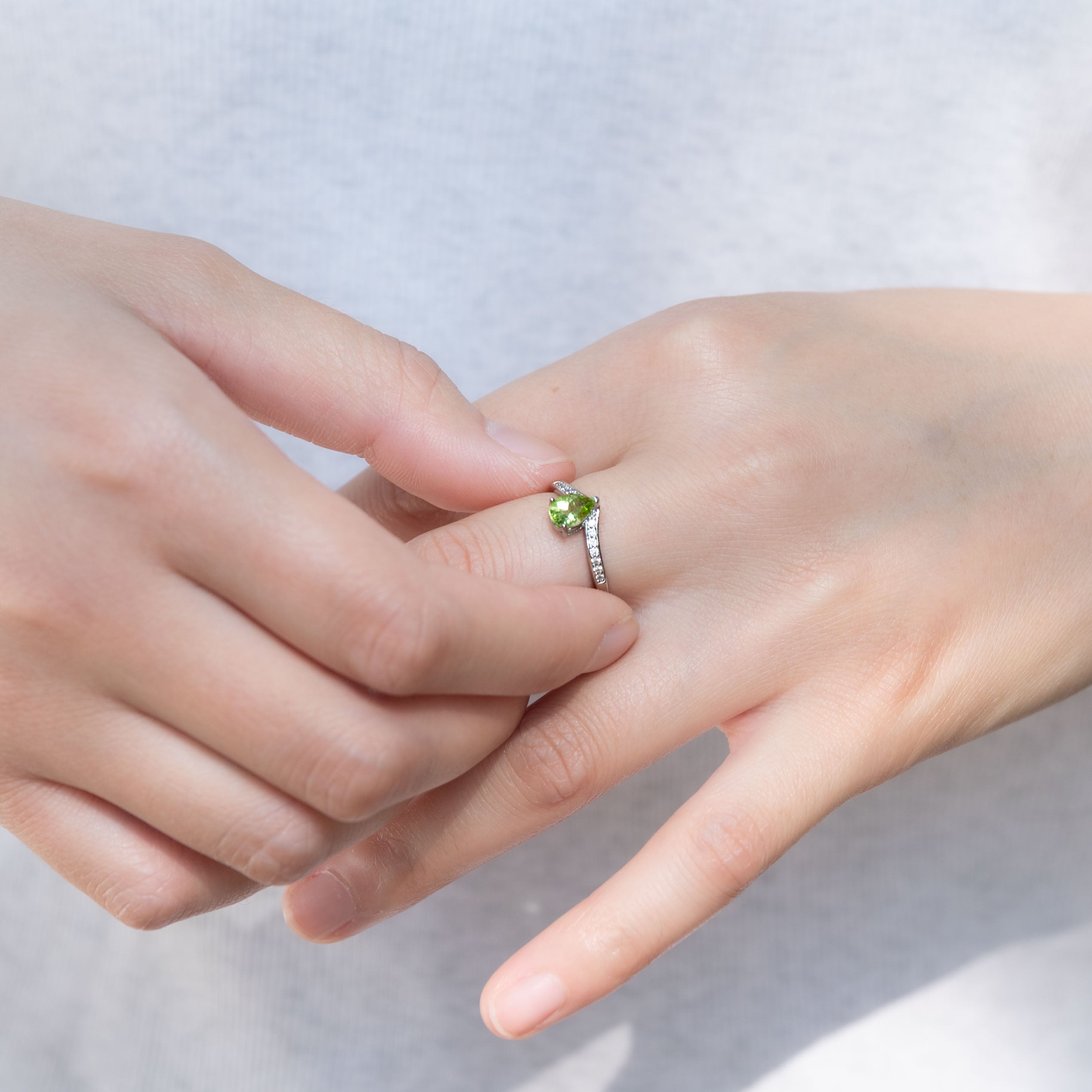 peridot teardrop crown ring 