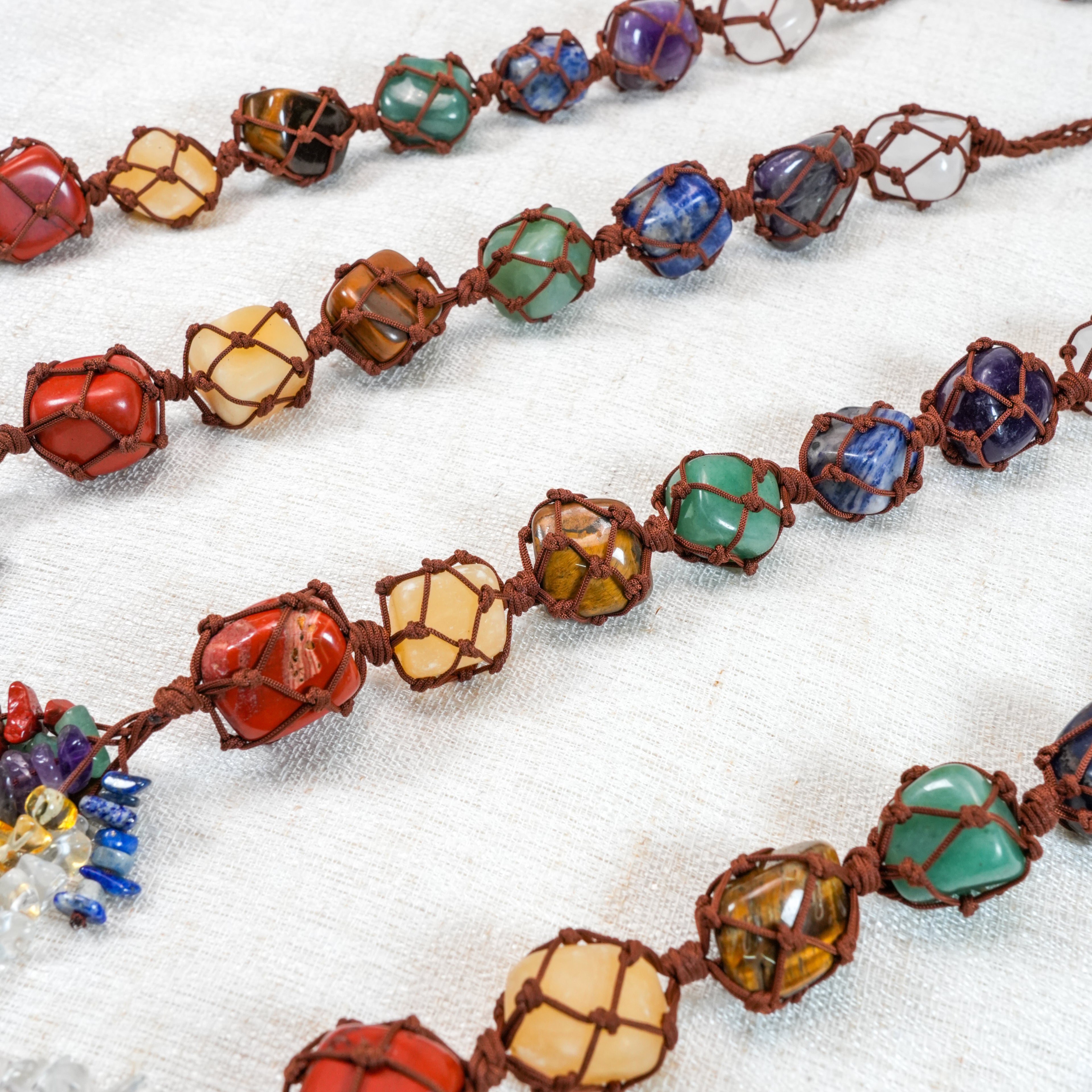 7 Chakra Tree of Life Car Hanging Ornament, Natural Raw Crystal Stones Chakra Wall Hanger, Rainbow Healing Crystal Rear View Mirror Charm for Home & Auto Decor