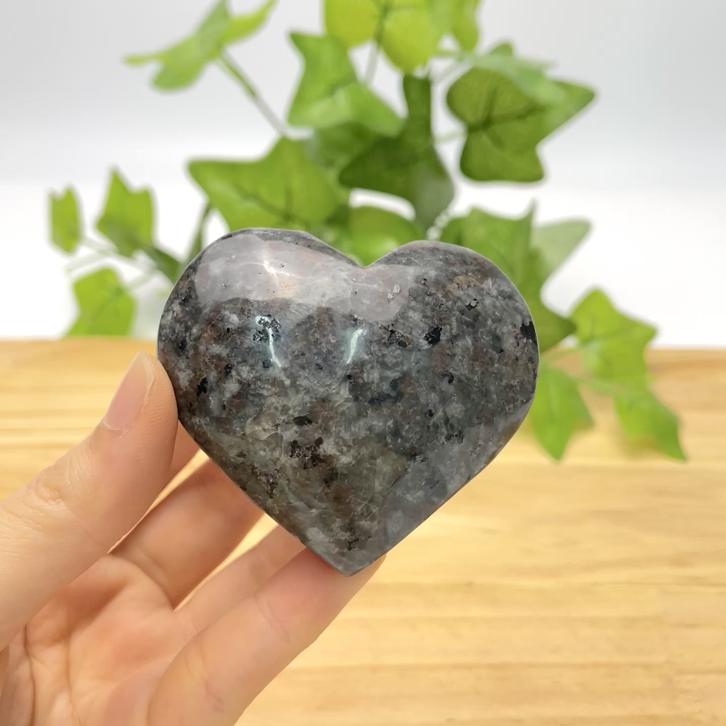 Yooperlite Heart Stone Natural Fluorescent Sodalite Crystal Heart, Polished Stone that Glows Under UV Light, Unique Collectible Gift