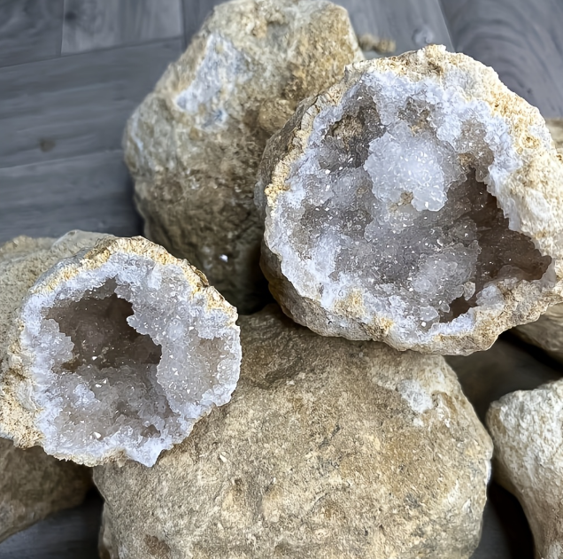 Moroccan White Quartz Geode Raw Stone, Natural Hollow Agate Crystal Cave Cluster Break Your Own Geode Mystery Box for Home Decor, Mineral Specimen Collection & Geology Hobby Gift